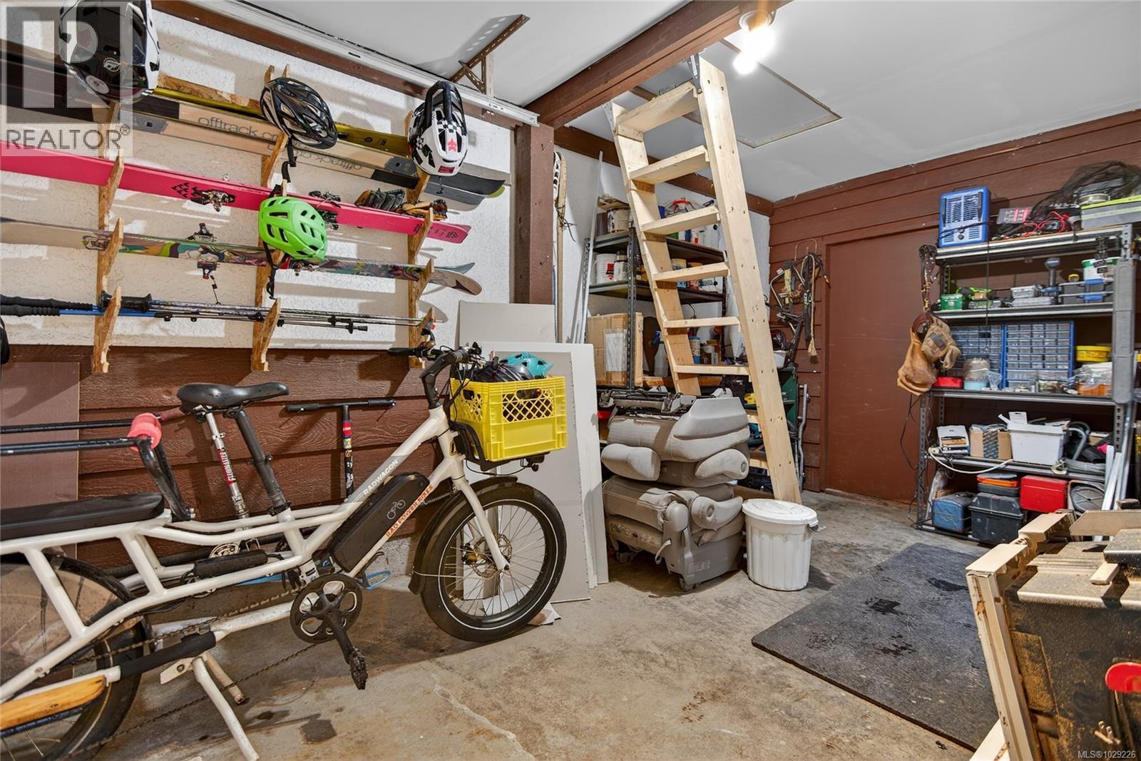 1516 BALSAM AVE - 23