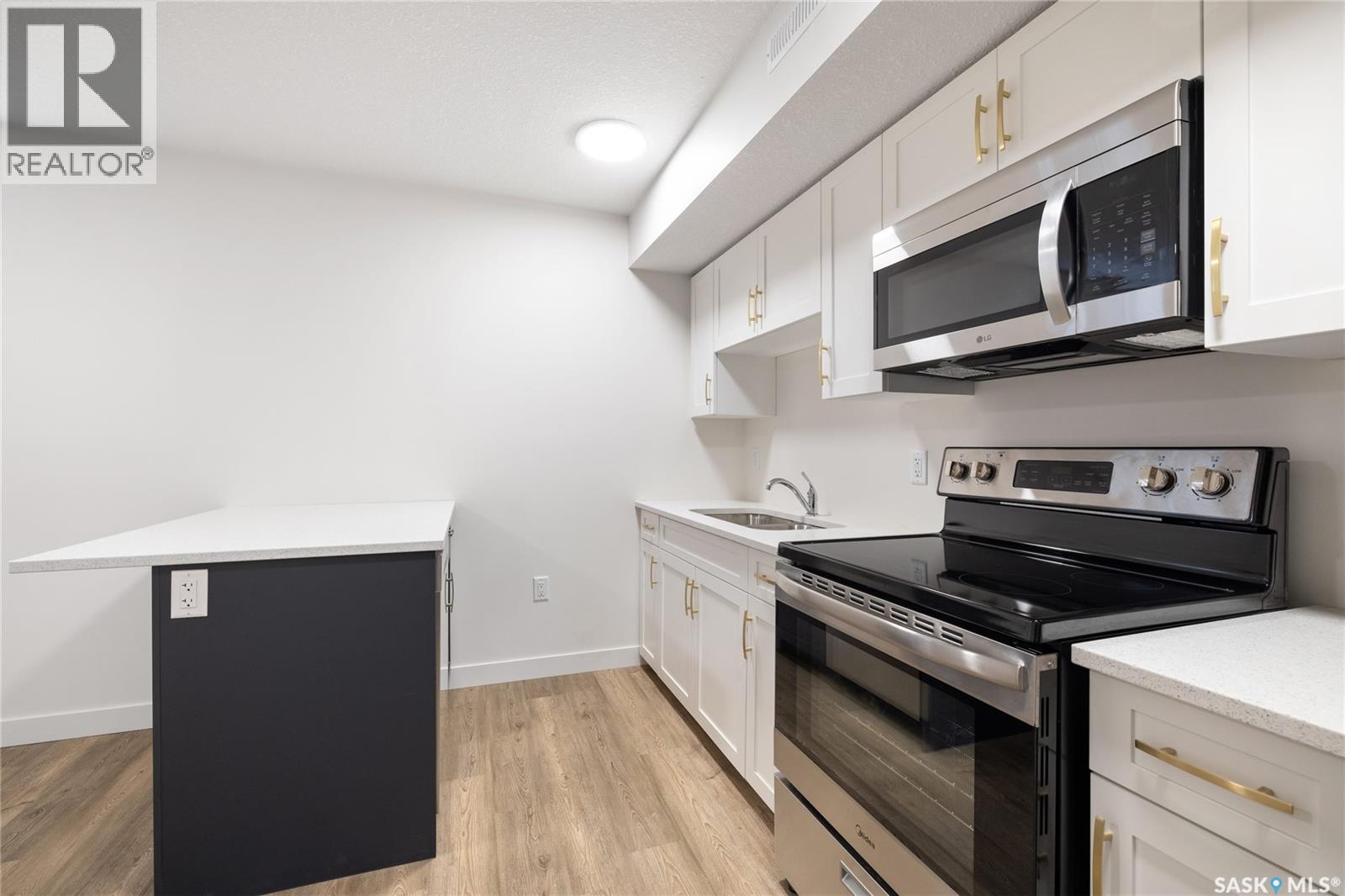 75 3rd AVENUE - 32