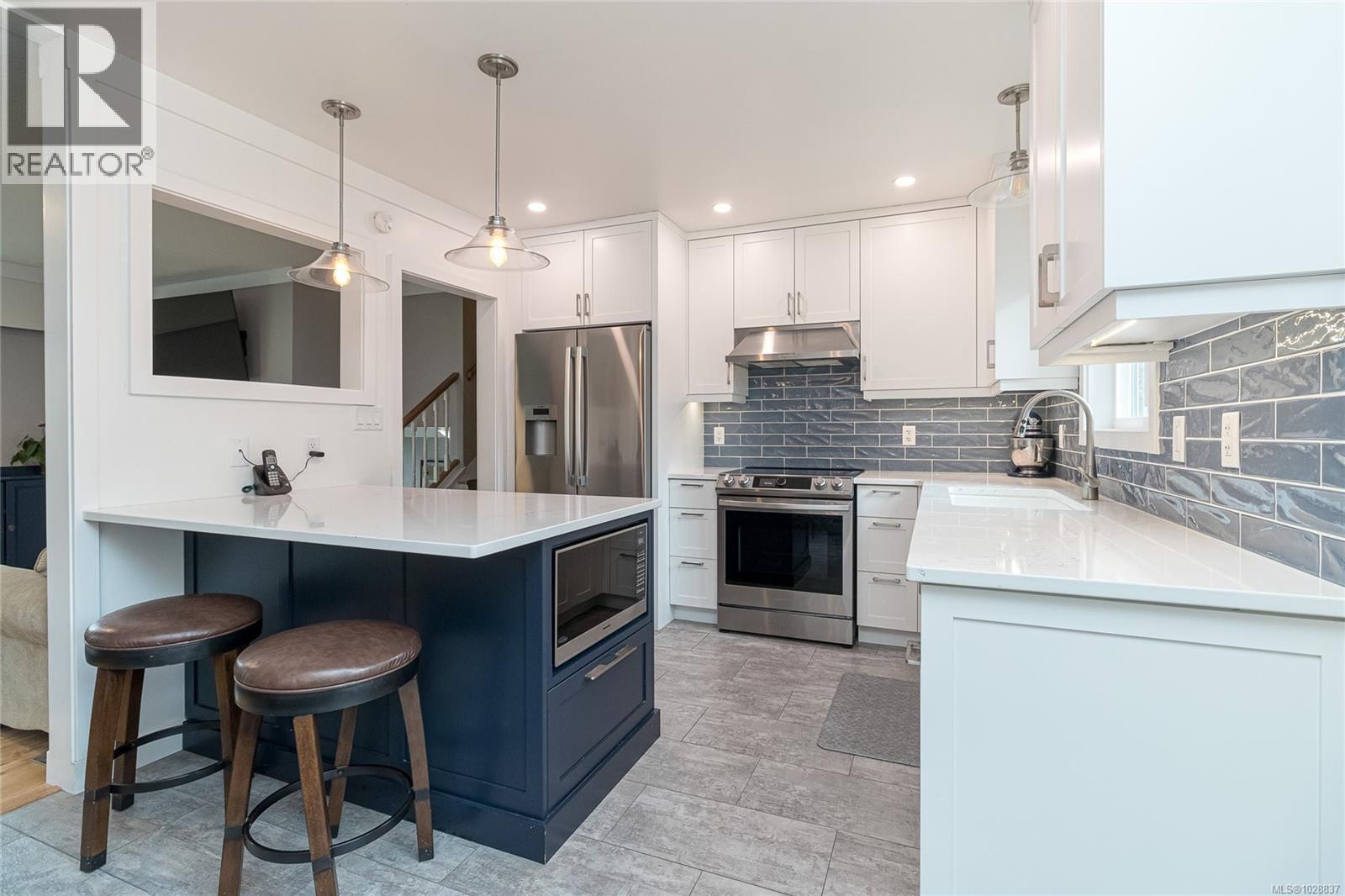 3825 KREMLIN ST - 11