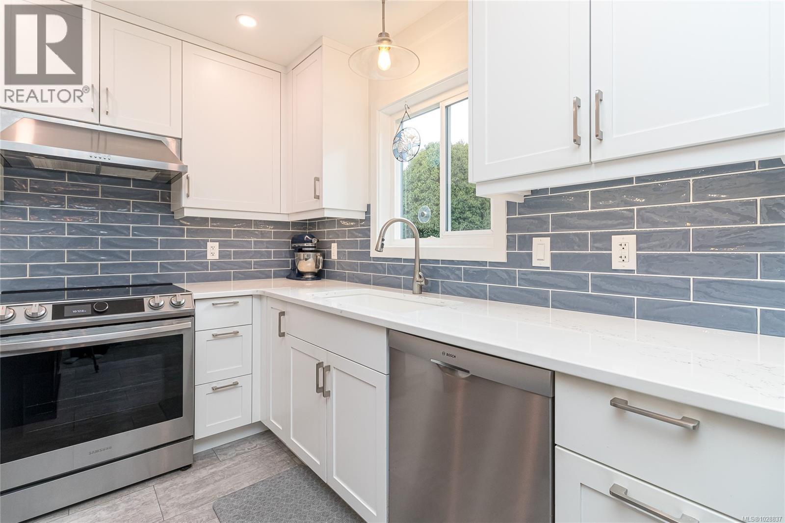 3825 KREMLIN ST - 12