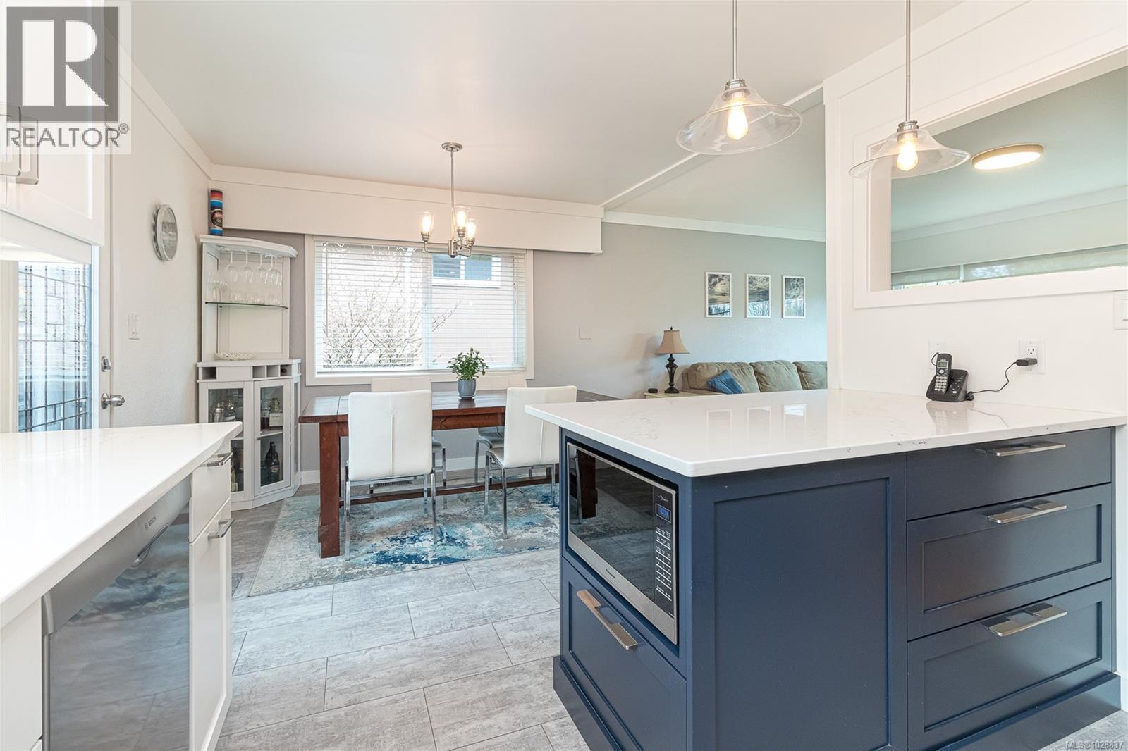 3825 KREMLIN ST - 15