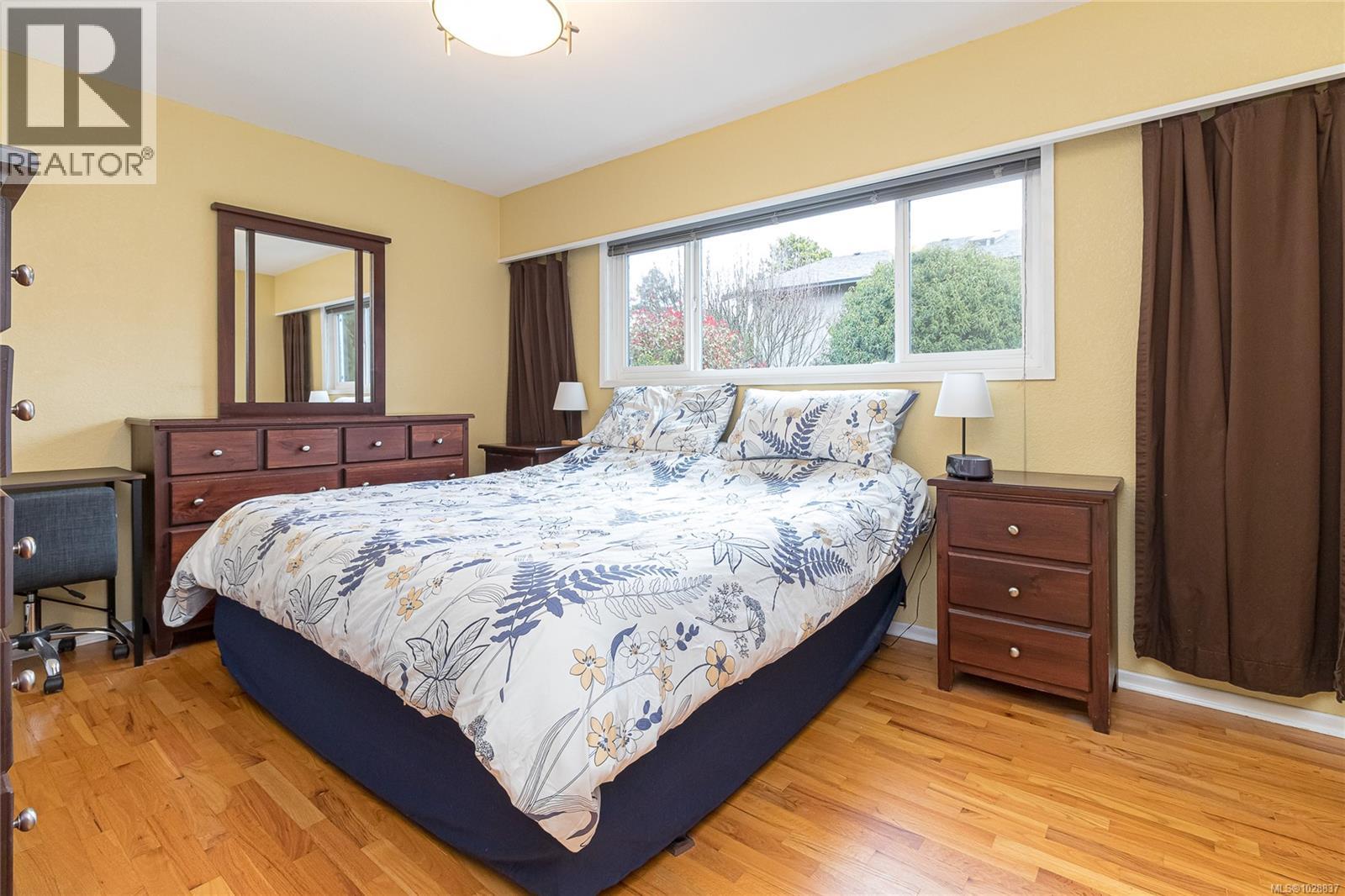 3825 KREMLIN ST - 16