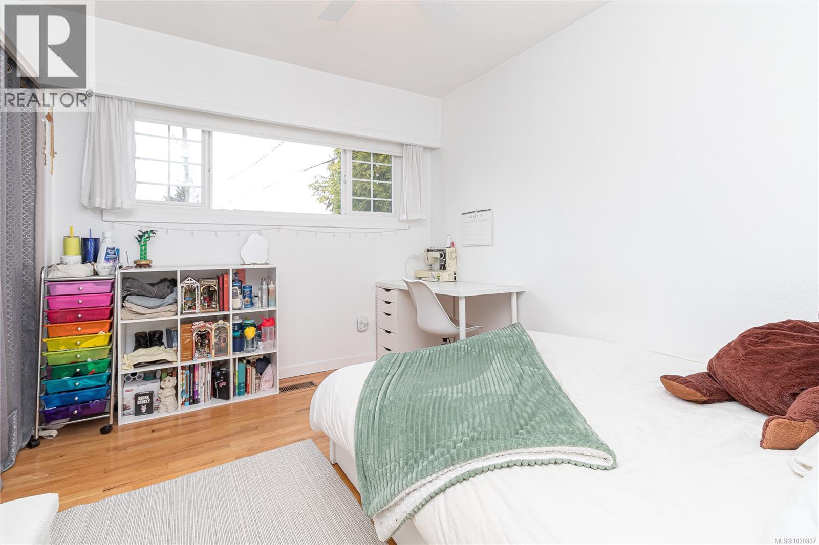 3825 KREMLIN ST - 18