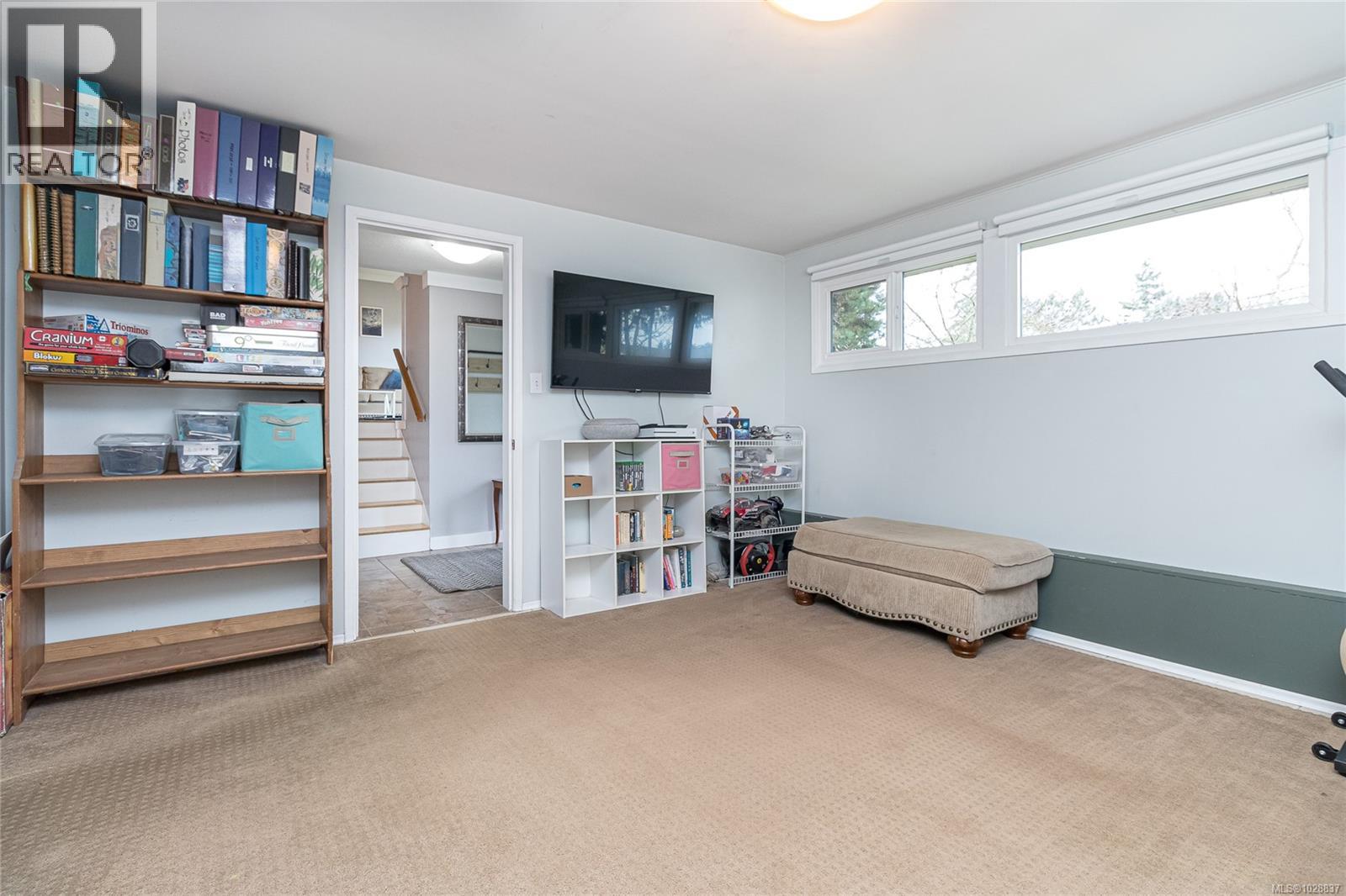 3825 KREMLIN ST - 22