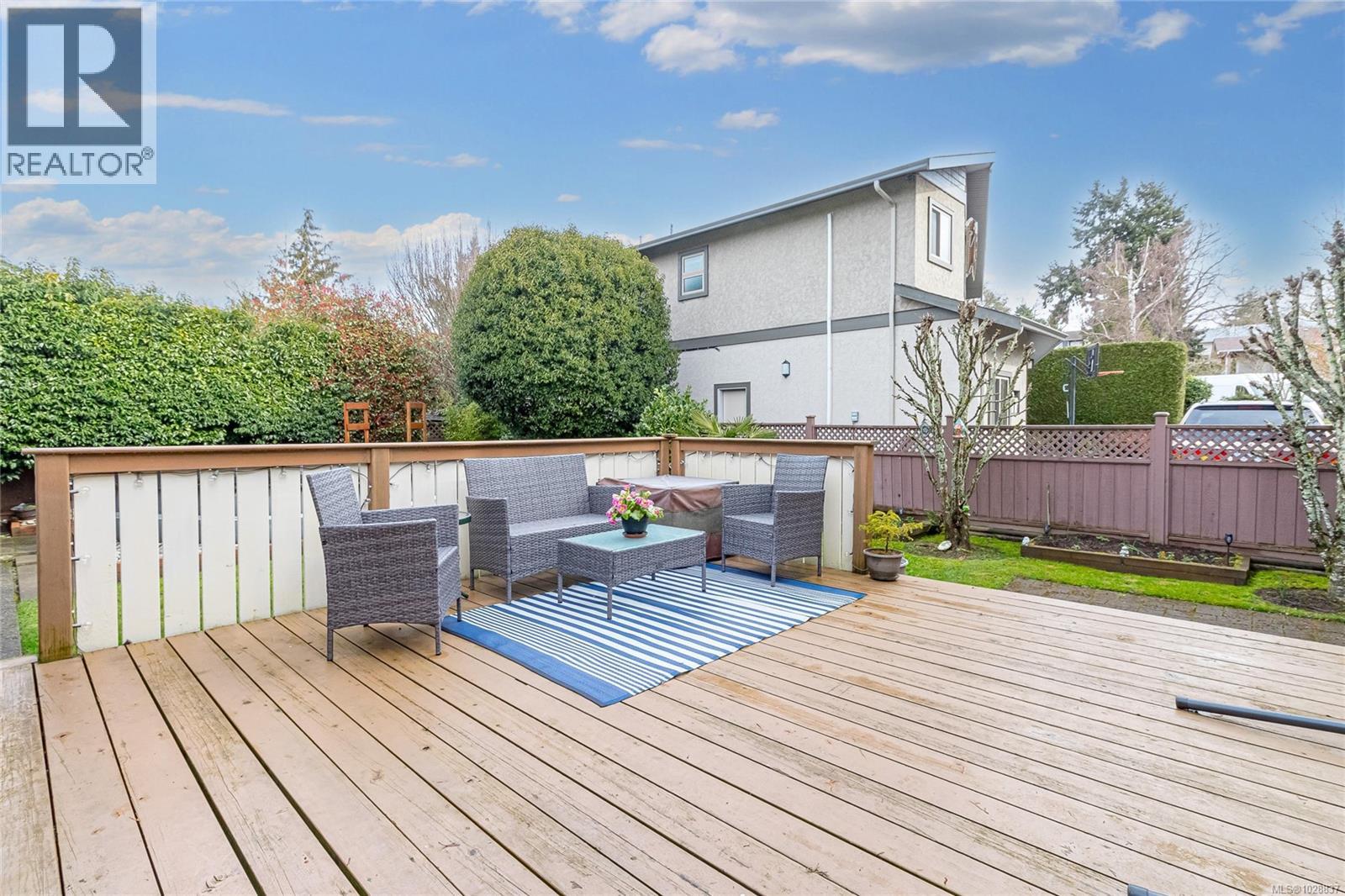 3825 KREMLIN ST - 26