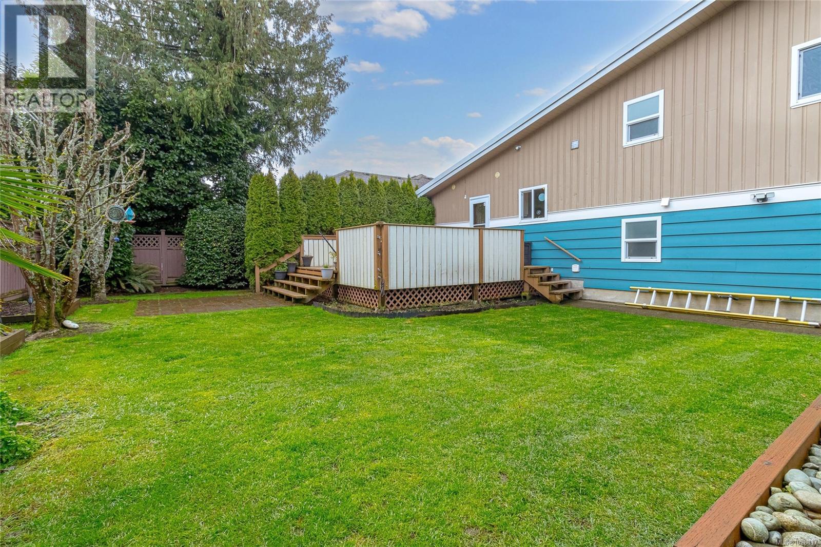 3825 KREMLIN ST - 28