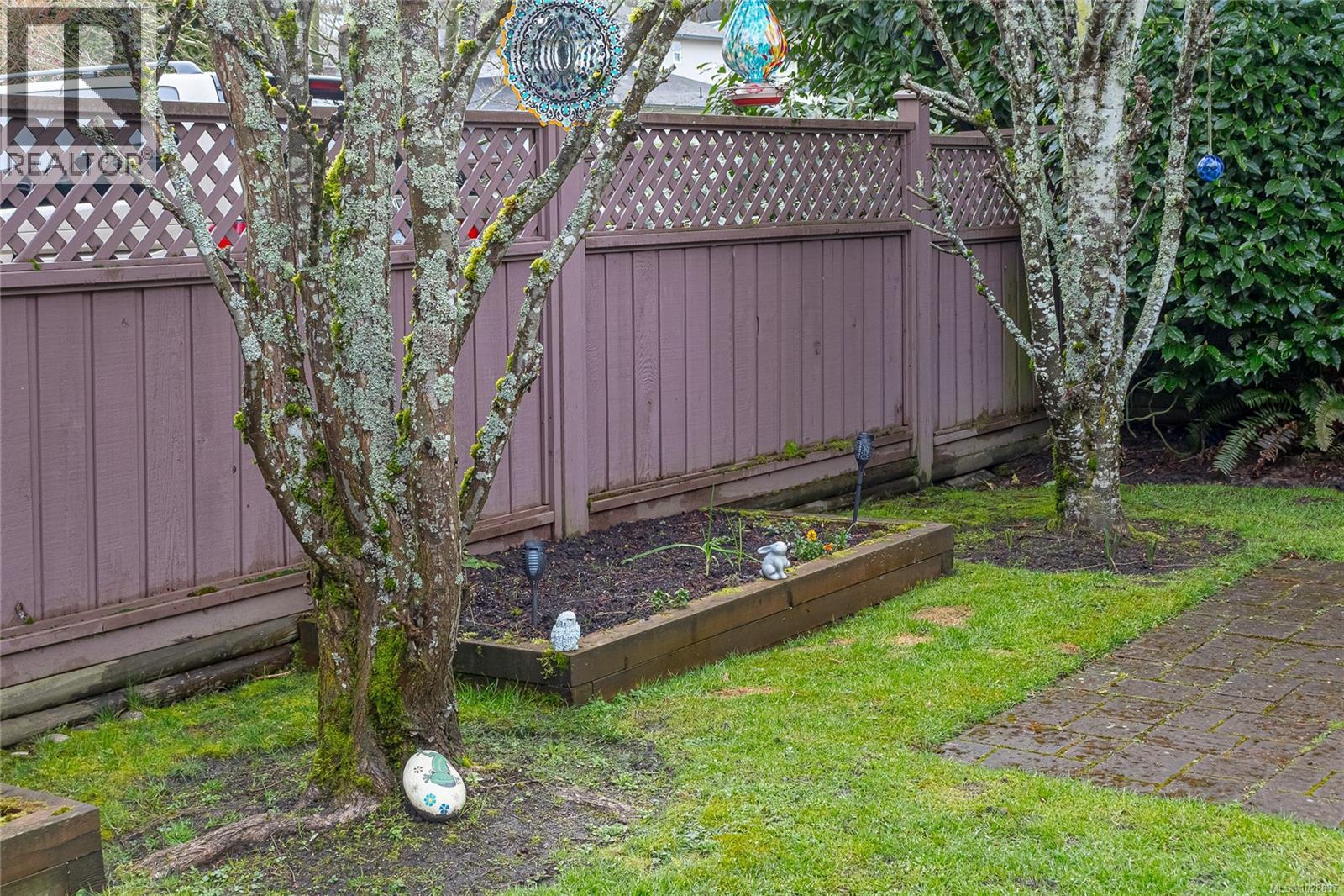 3825 KREMLIN ST - 31