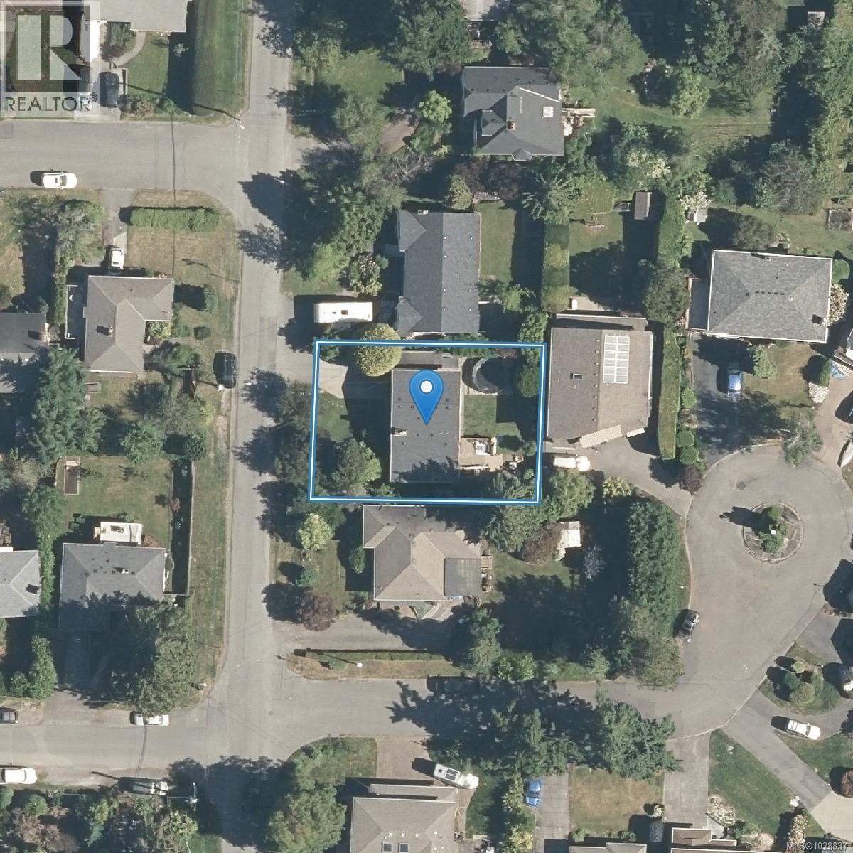 3825 KREMLIN ST - 33