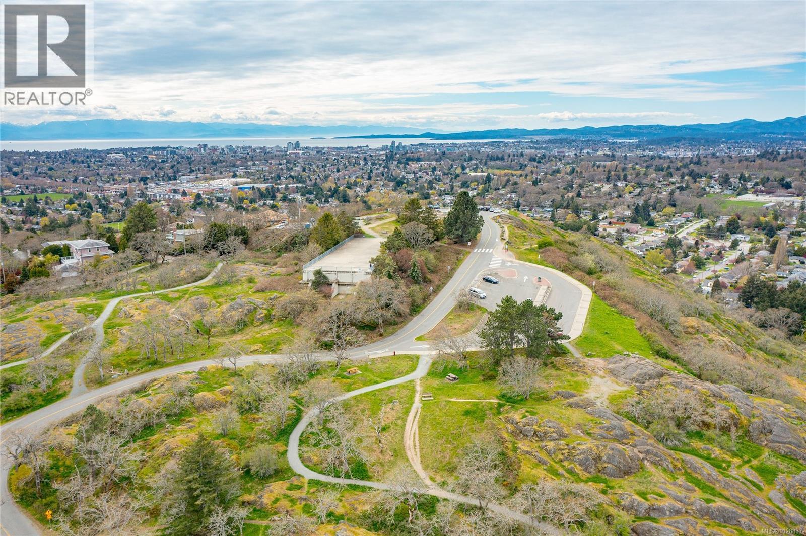 3825 KREMLIN ST - 35