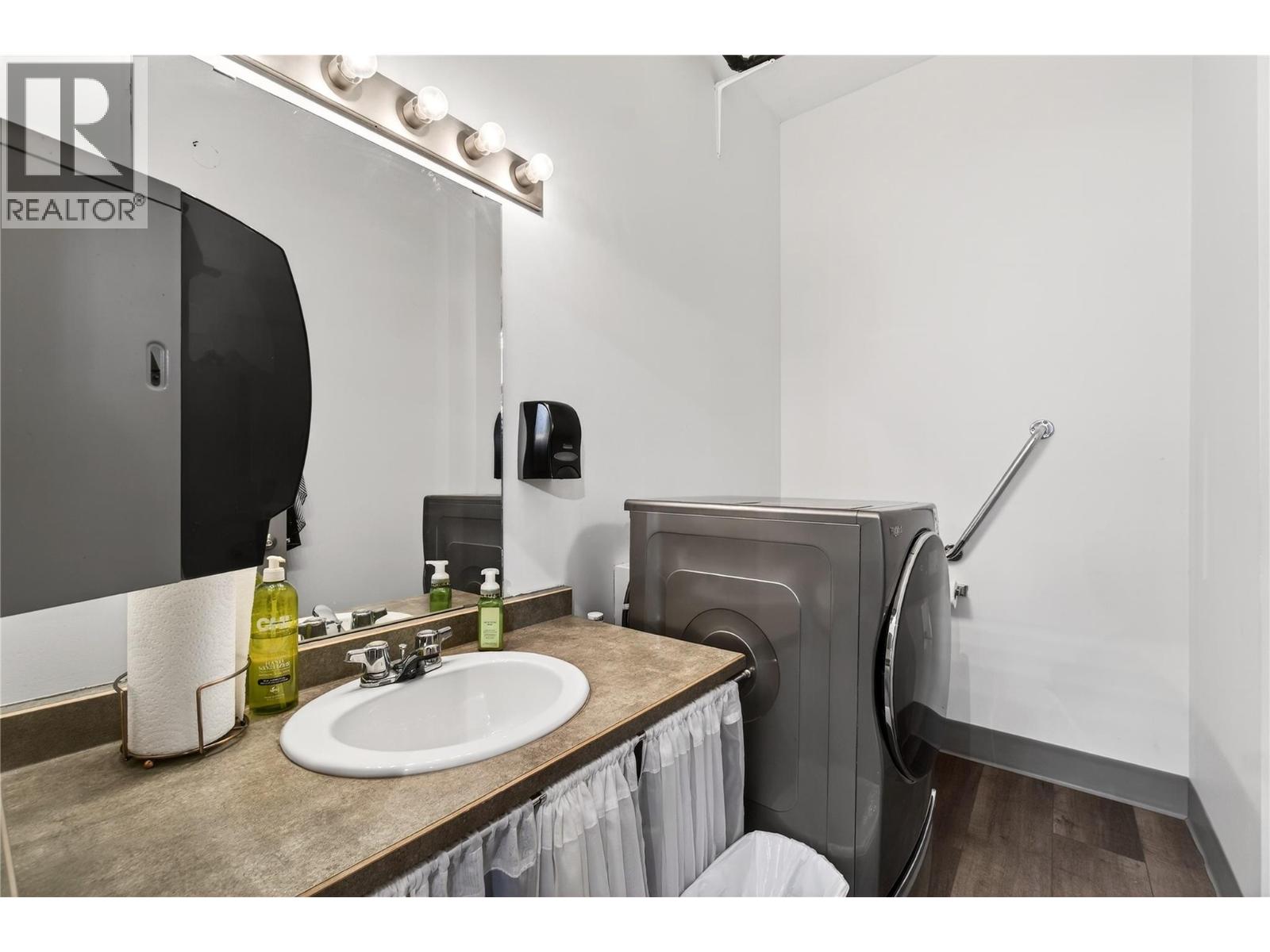 1 680 Marine Park Drive, Salmon Arm