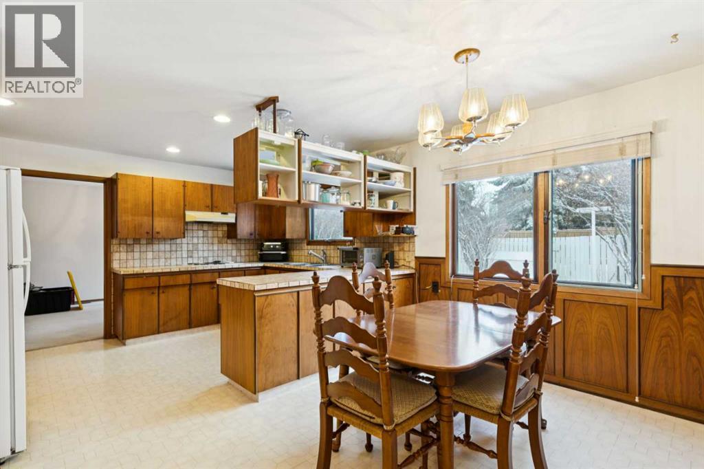 Single Family House for Sale in  Kananaskis Drive SW Kelvin Grove Calgary 