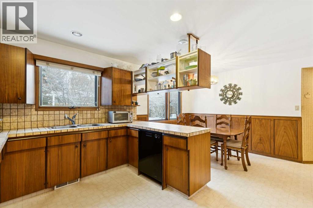 Single Family House for Sale in  Kananaskis Drive SW Kelvin Grove Calgary 