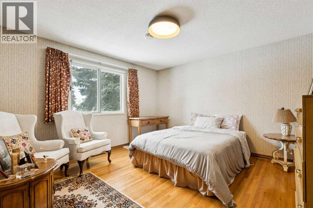 Single Family House for Sale in  Kananaskis Drive SW Kelvin Grove Calgary 