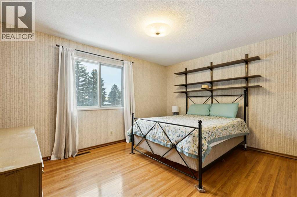 Single Family House for Sale in  Kananaskis Drive SW Kelvin Grove Calgary 