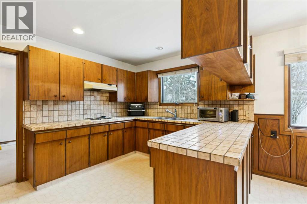 Single Family House for Sale in  Kananaskis Drive SW Kelvin Grove Calgary 