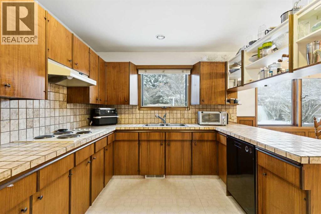 Single Family House for Sale in  Kananaskis Drive SW Kelvin Grove Calgary 