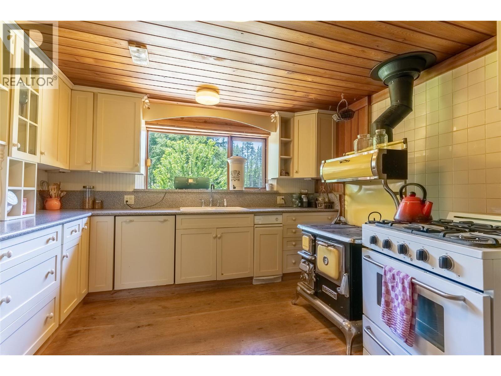 1415 Seymour River Road N - 7