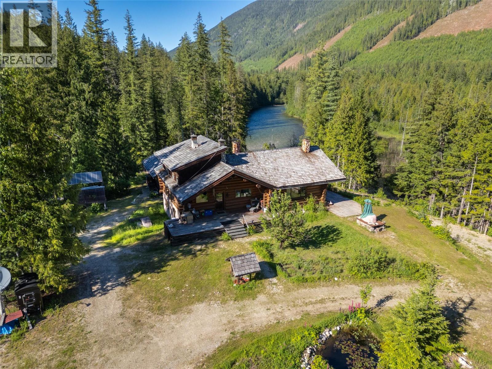  1415 Seymour River Road North, Seymour Arm