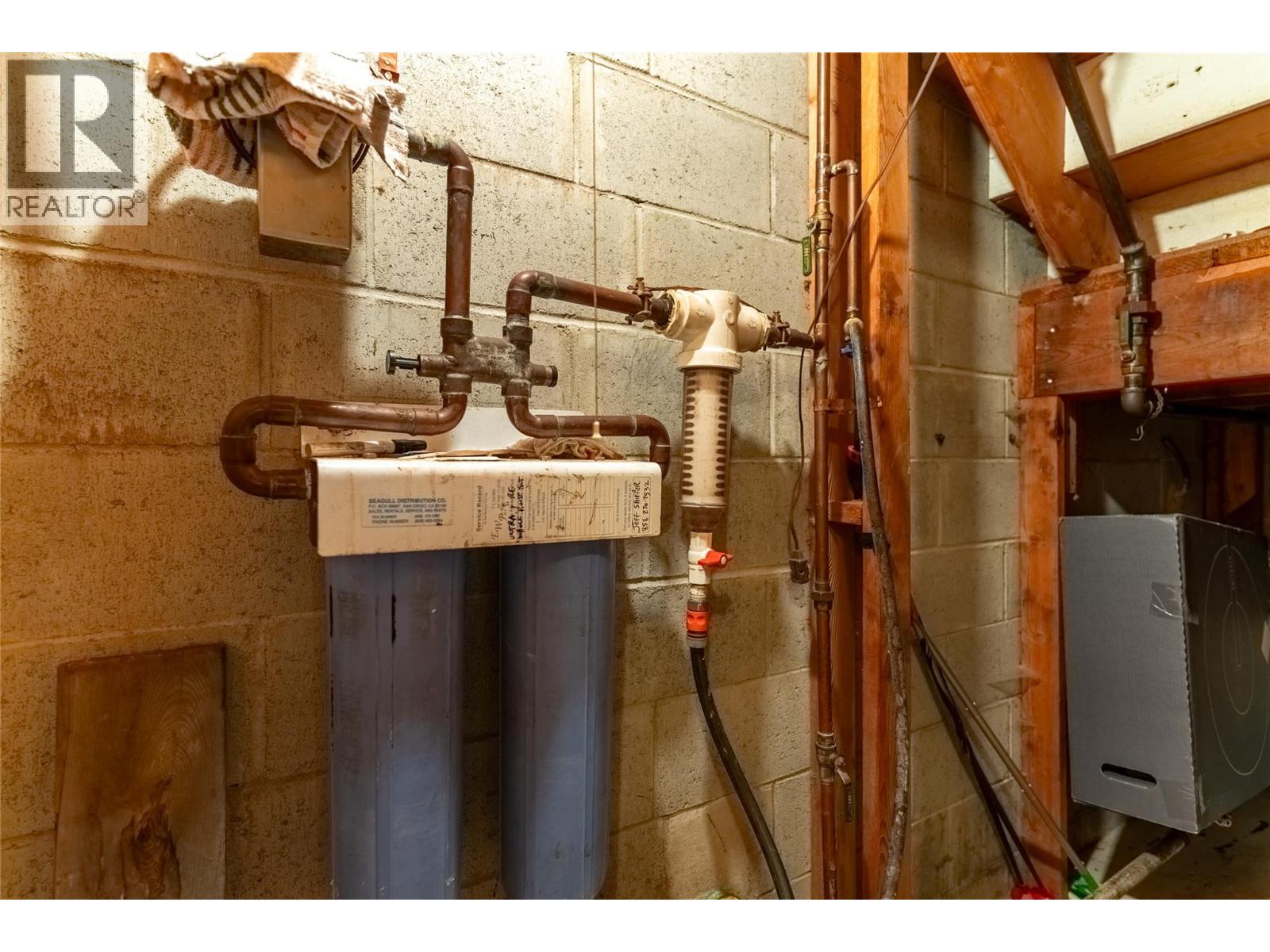 1415 Seymour River Road N, Seymour Arm