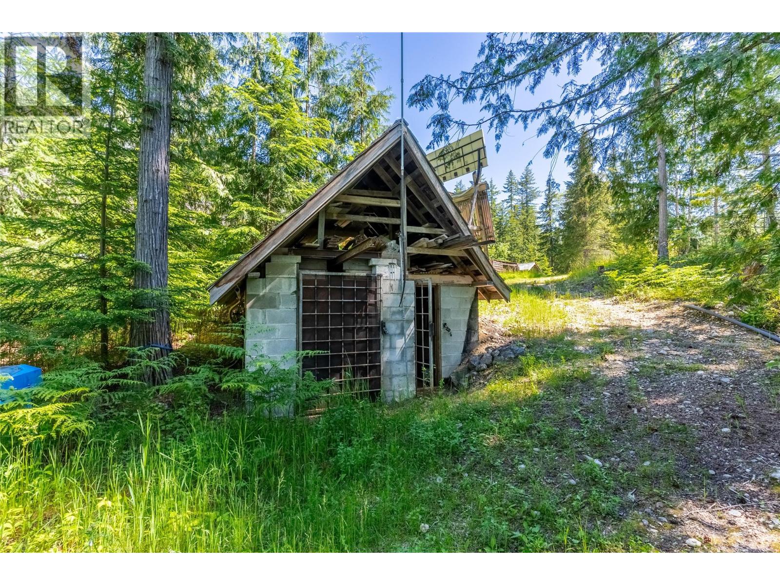 1415 Seymour River Road N, Seymour Arm