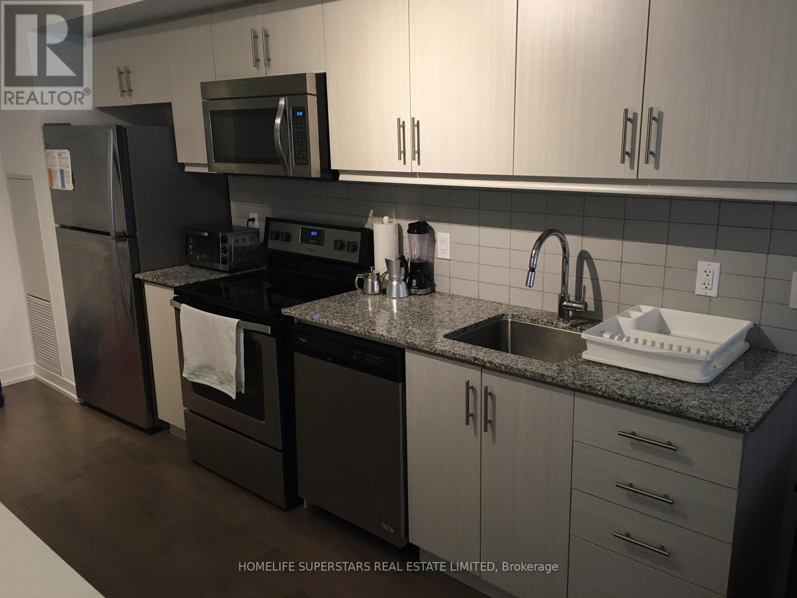 #305 10 WILLISON SQUARE N - 17