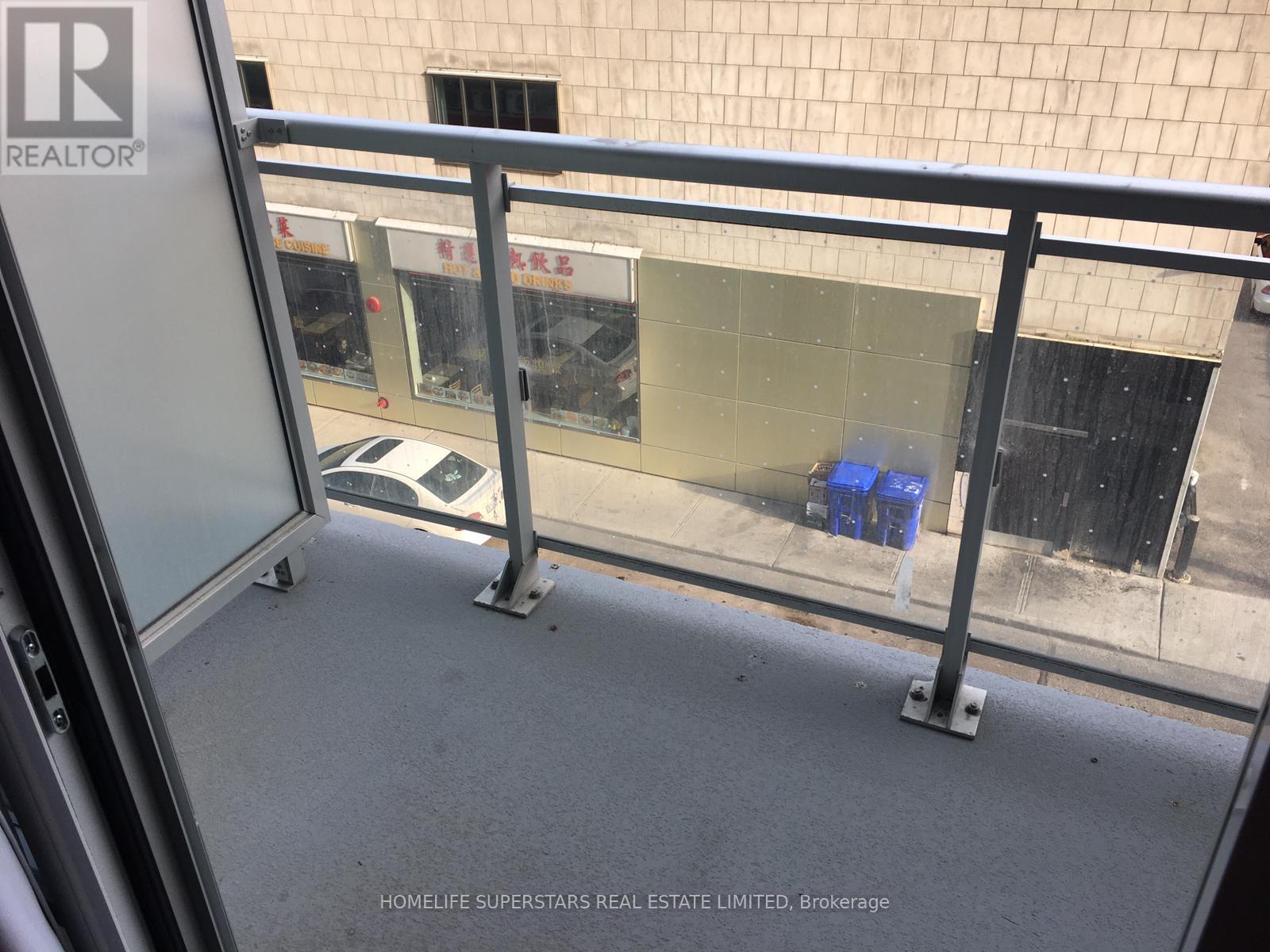 #305 10 WILLISON SQUARE N - 26