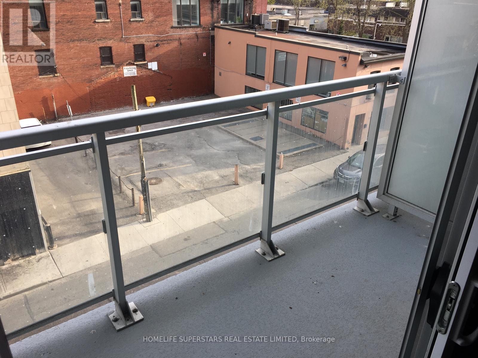 #305 10 WILLISON SQUARE N - 27