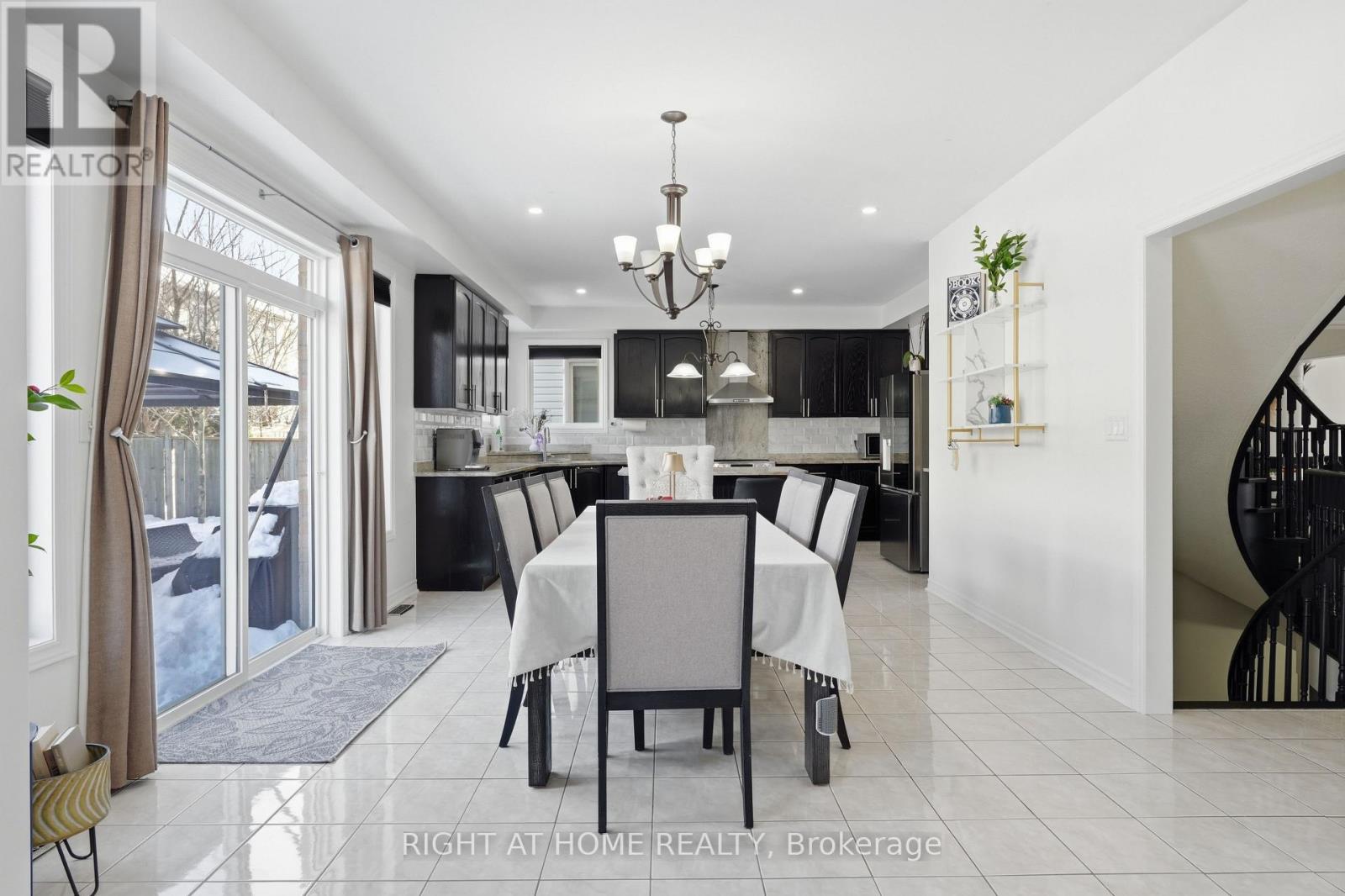 31 THE QUEENSWAY - 14