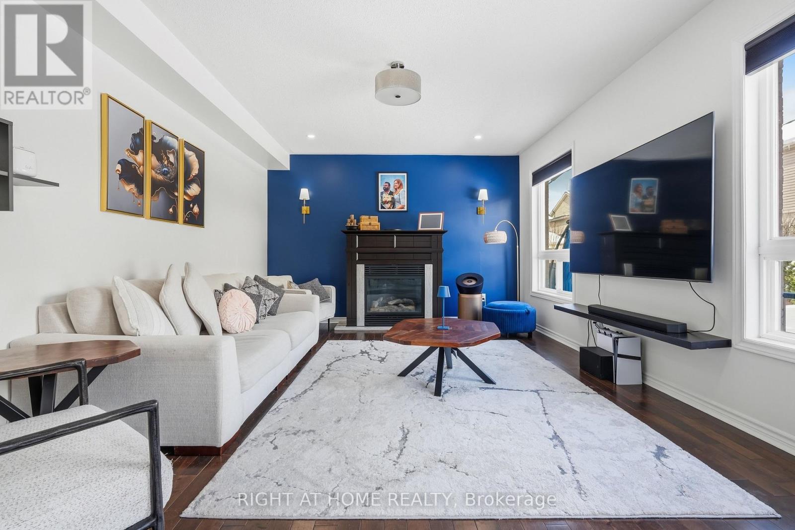 31 THE QUEENSWAY - 21