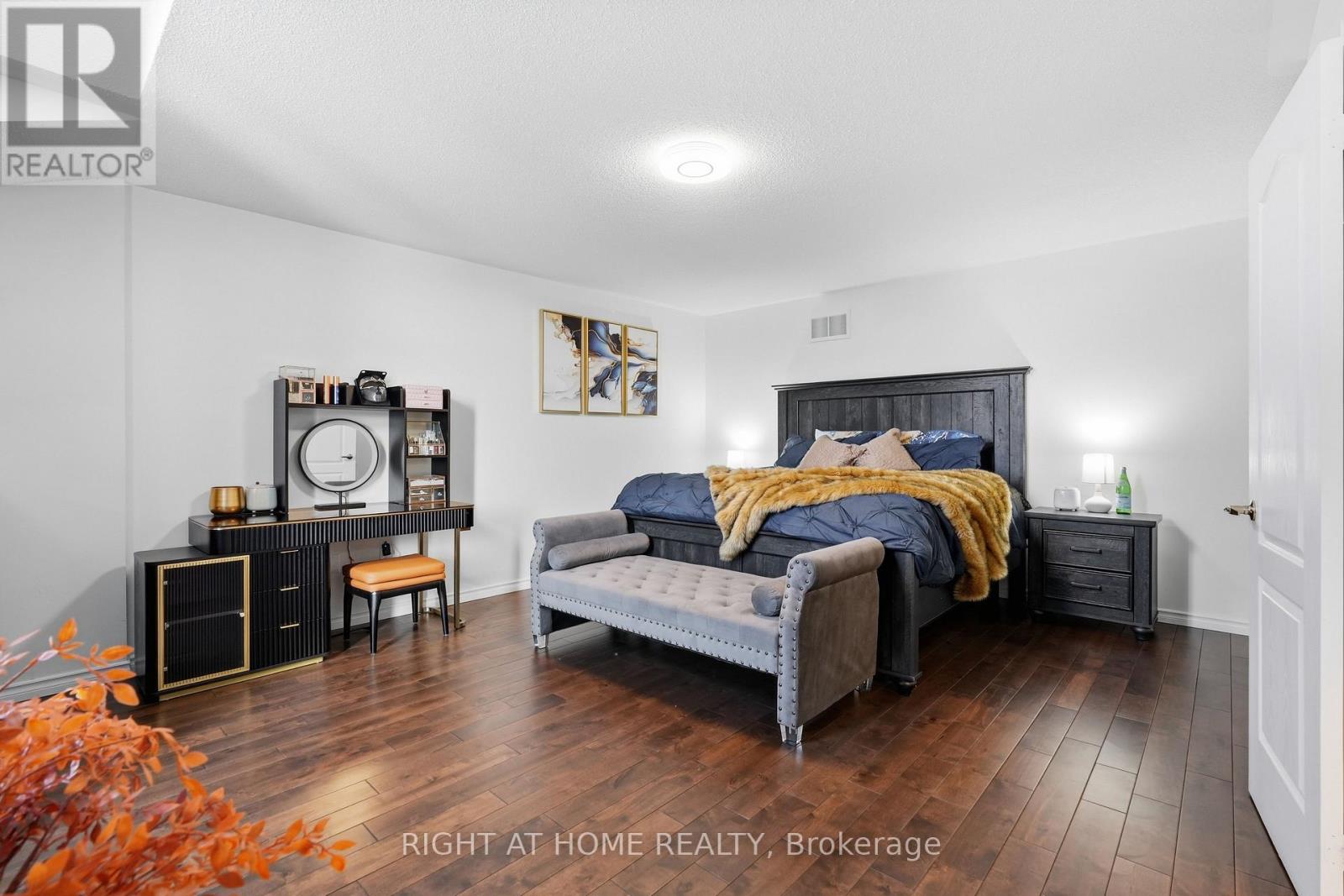 31 THE QUEENSWAY - 31