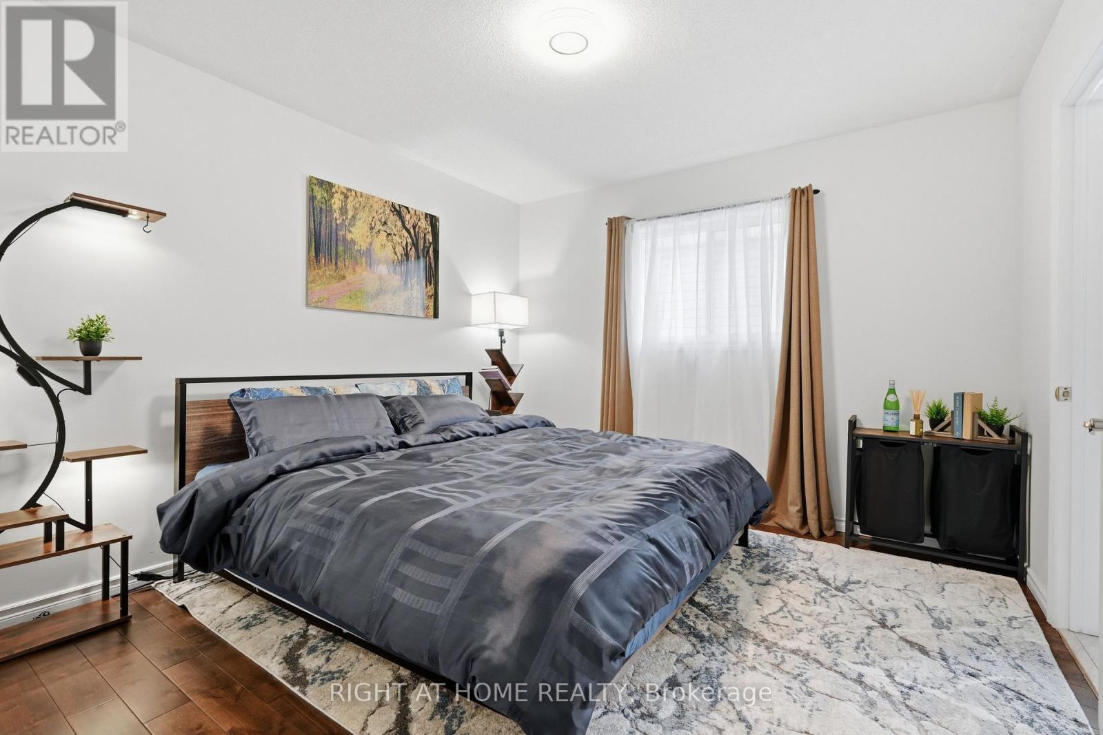 31 THE QUEENSWAY - 34