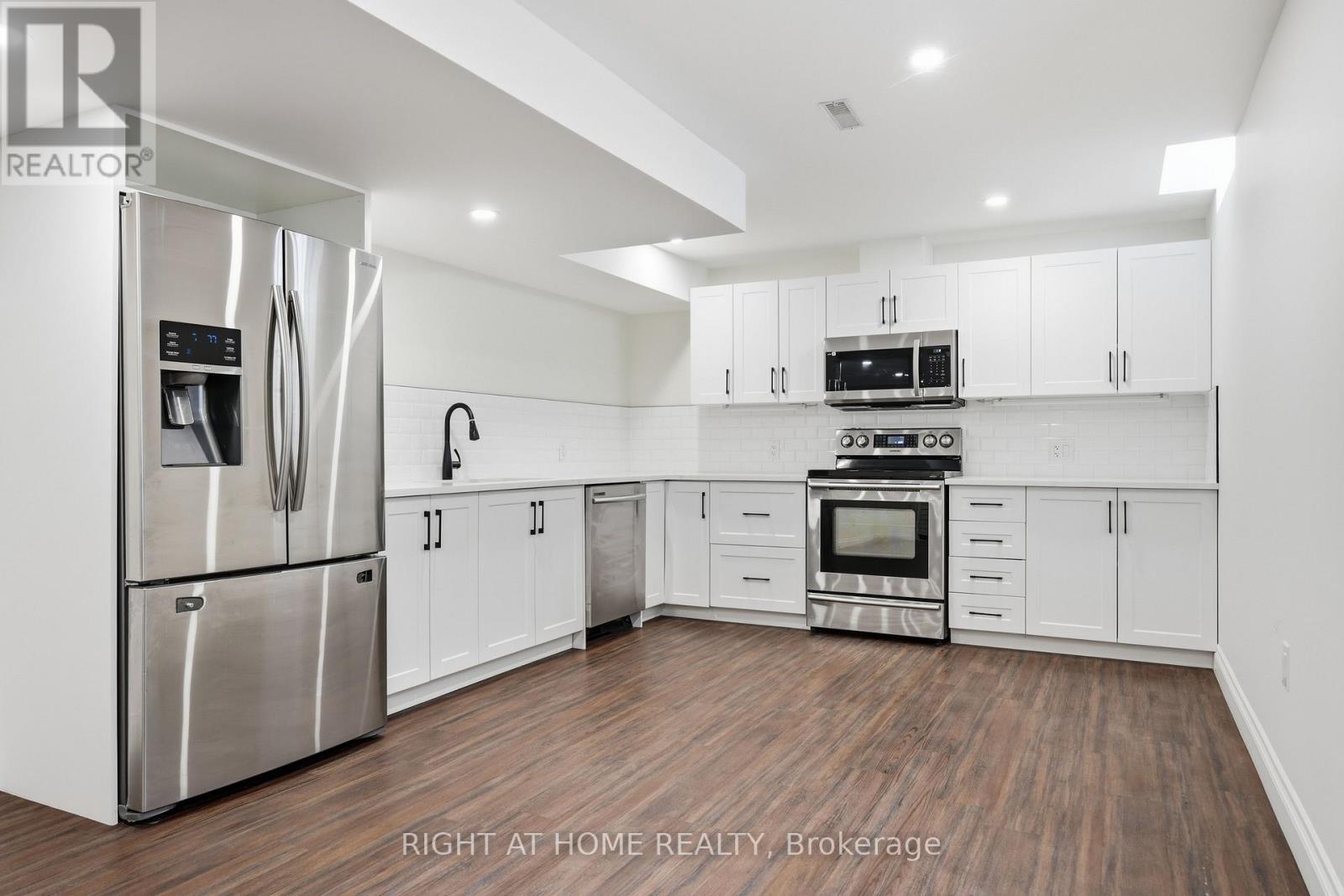 31 THE QUEENSWAY - 41