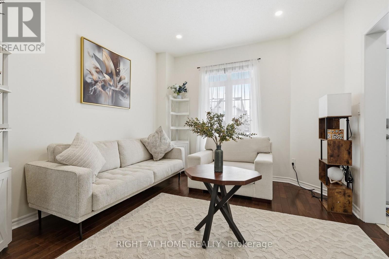 31 THE QUEENSWAY - 7