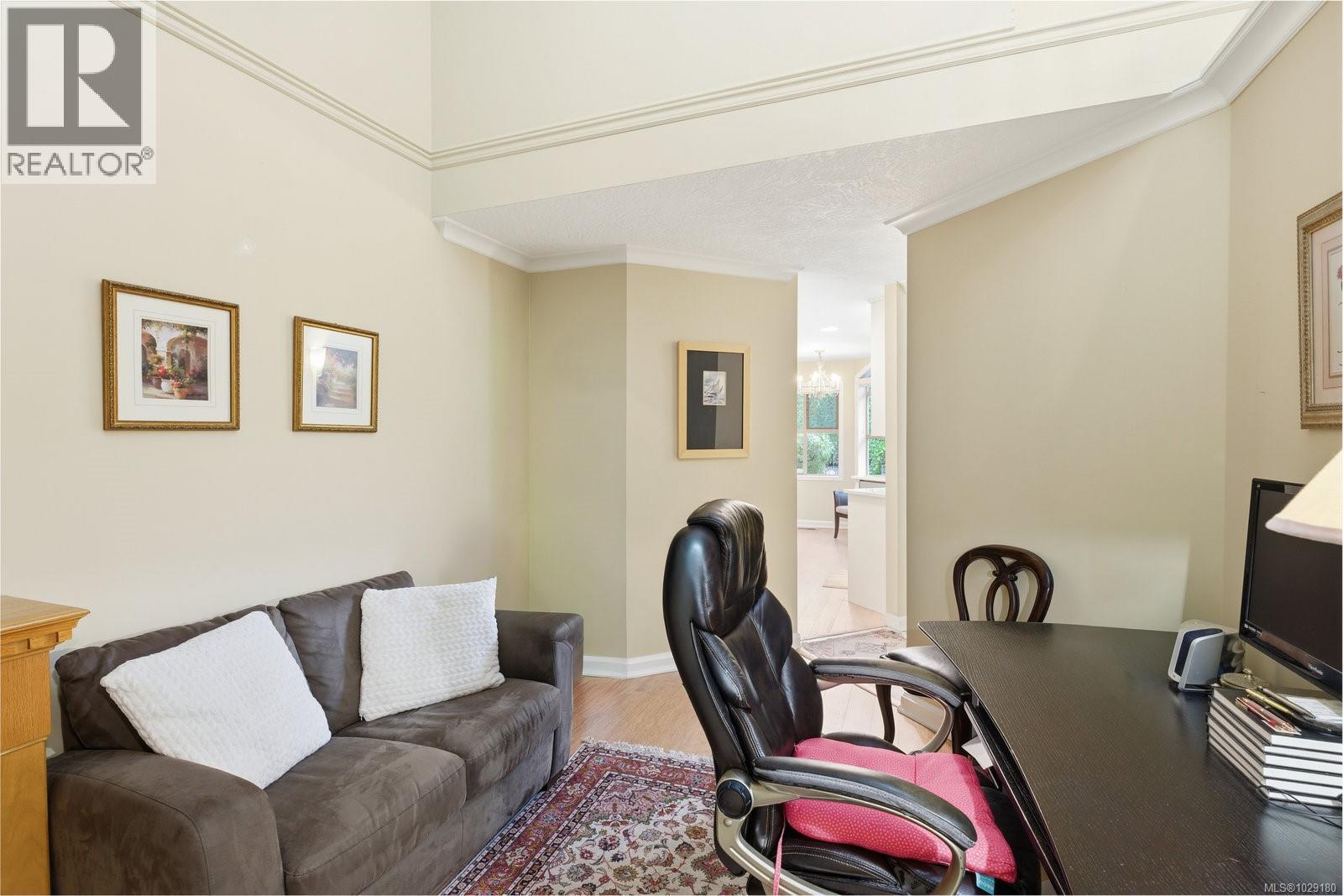 Single Family House for Sale in   Marsett Pl Royal Pines Saanich 