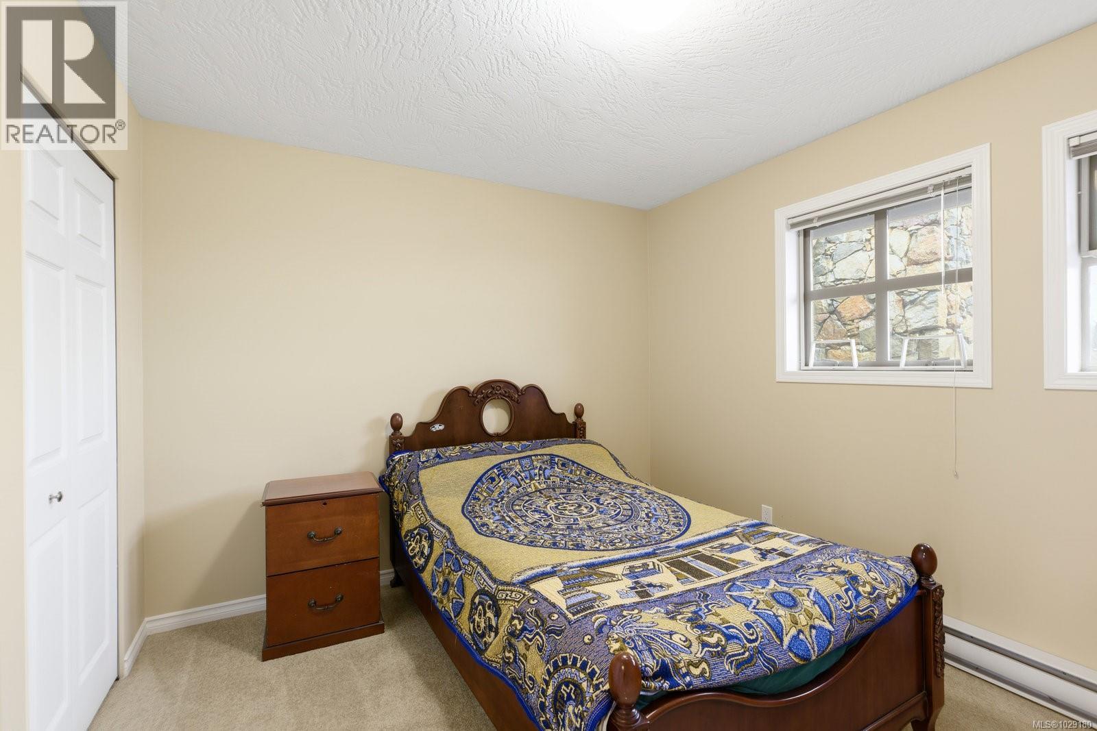 Single Family House for Sale in   Marsett Pl Royal Pines Saanich 