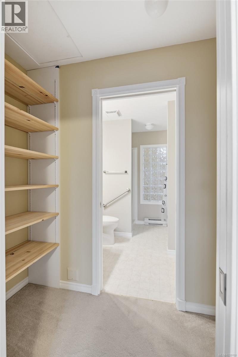 Single Family House for Sale in   Marsett Pl Royal Pines Saanich 