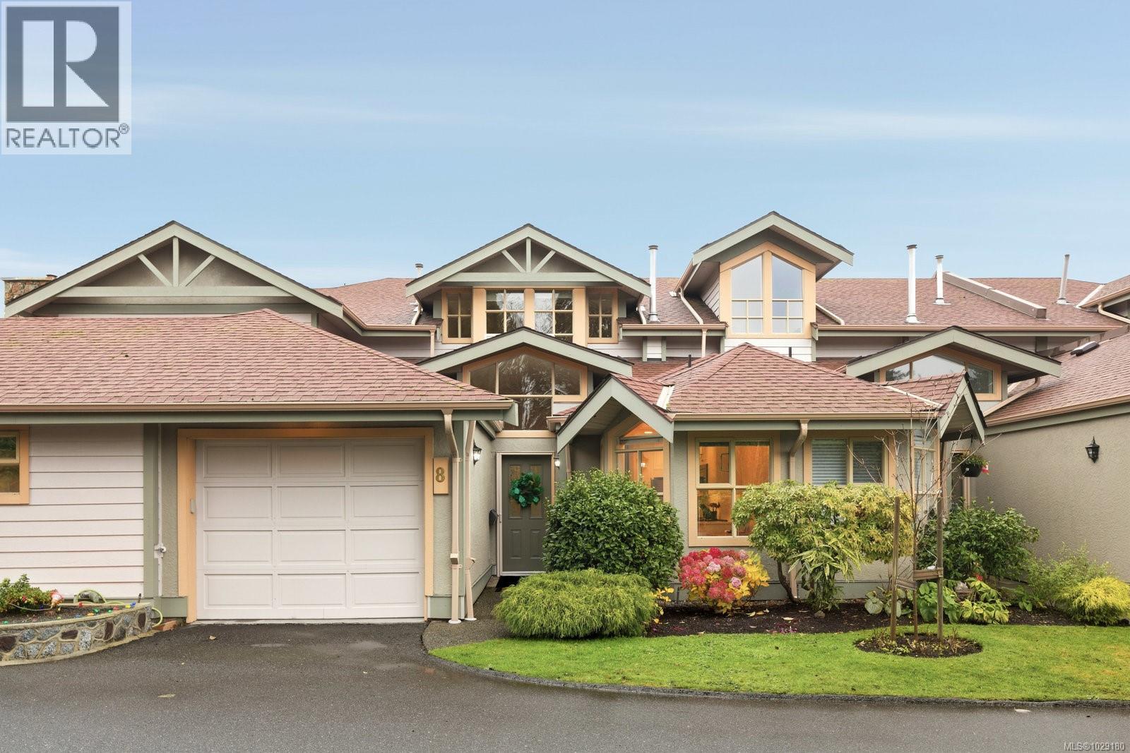 Single Family House for Sale in   Marsett Pl Royal Pines Saanich 