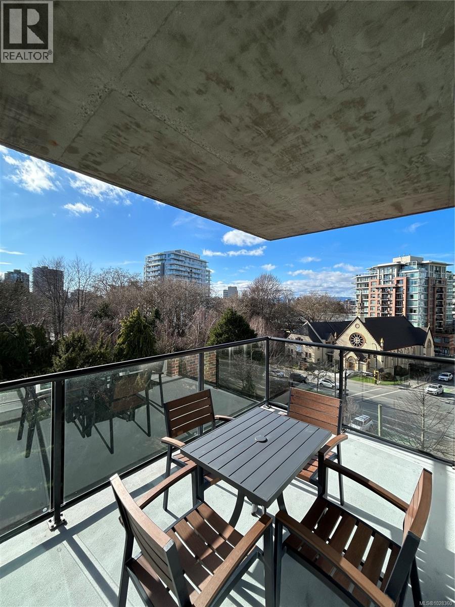 A302(Aug) 810 Humboldt St, Victoria