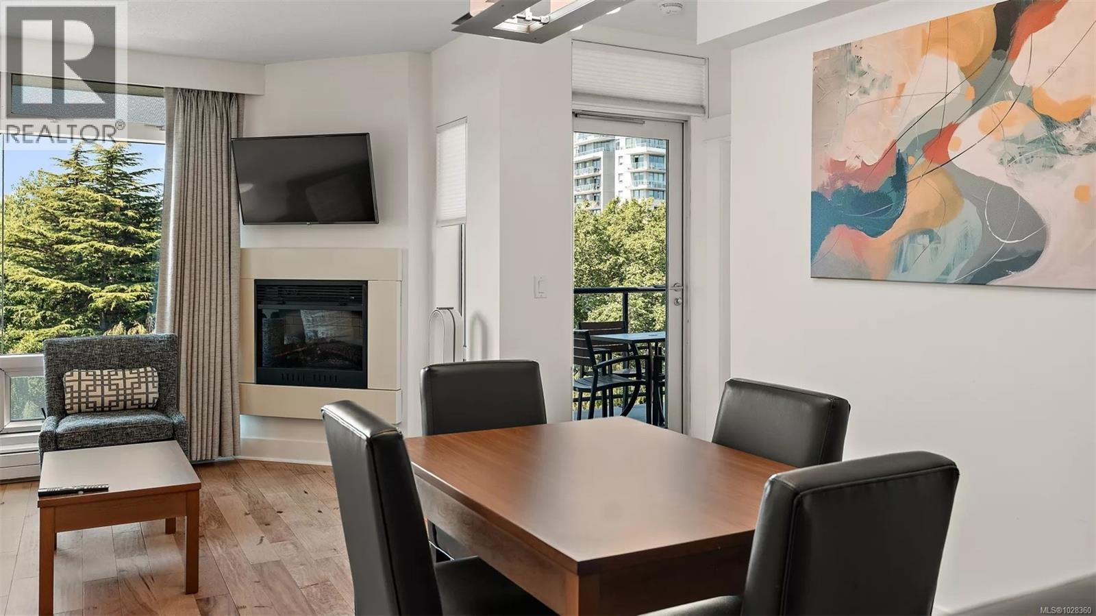 A302(Aug) 810 Humboldt St, Victoria