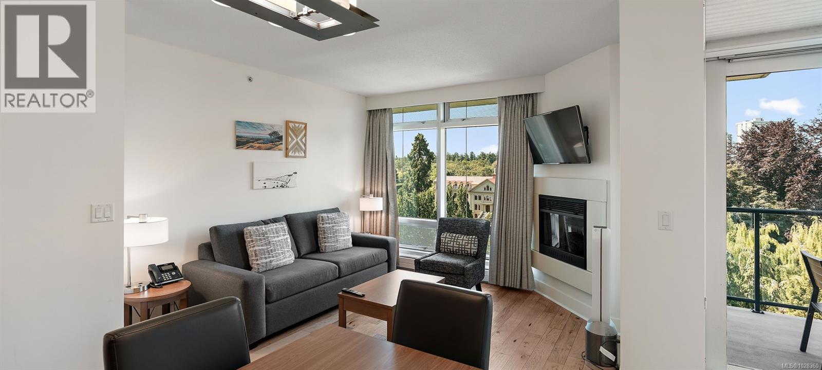 A302(Aug) 810 Humboldt St, Victoria