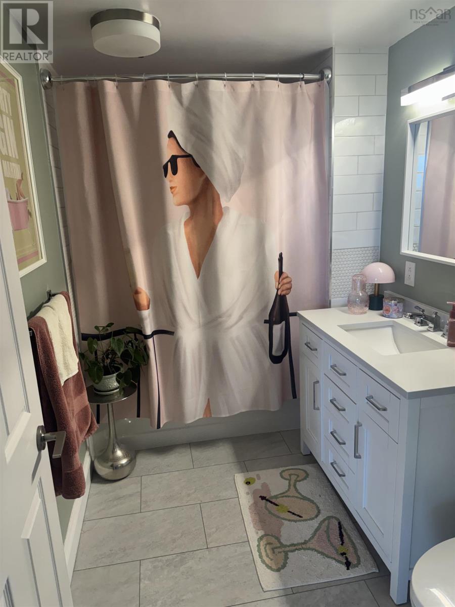 Property 7 of 15 of 1002 1465 Brenton Street