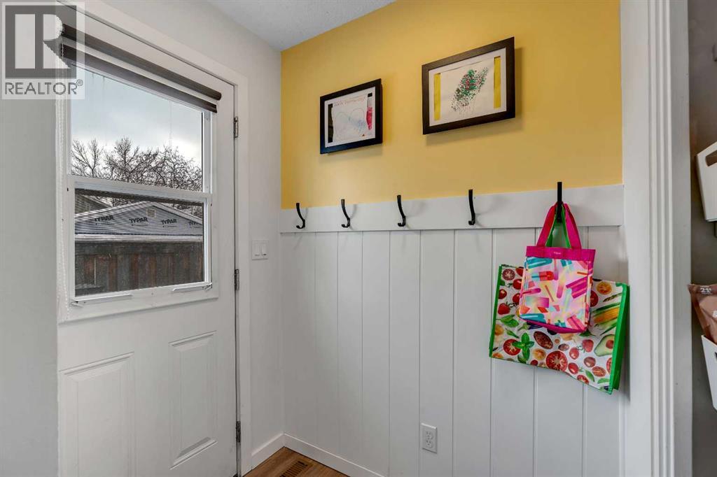 Single Family House 3 Level for Sale in  Deersaxon Road SE Deer Run Calgary 