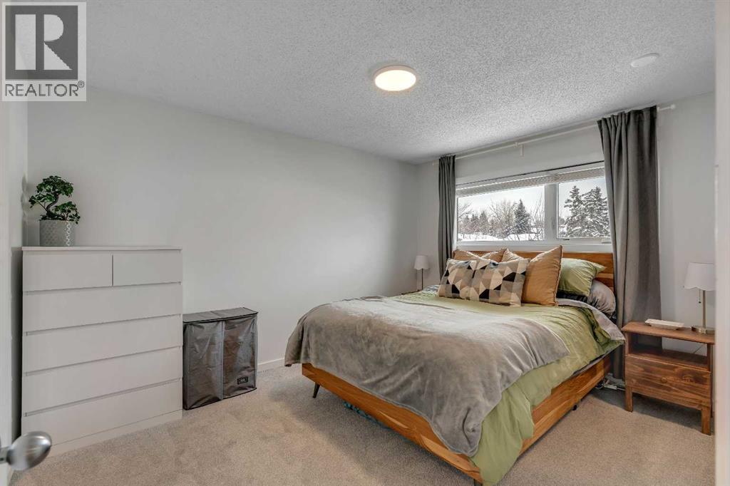 Single Family House 3 Level for Sale in  Deersaxon Road SE Deer Run Calgary 