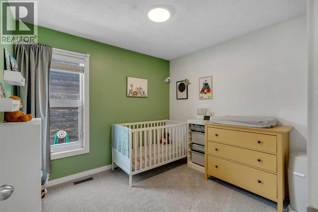 Single Family House 3 Level for Sale in  Deersaxon Road SE Deer Run Calgary 