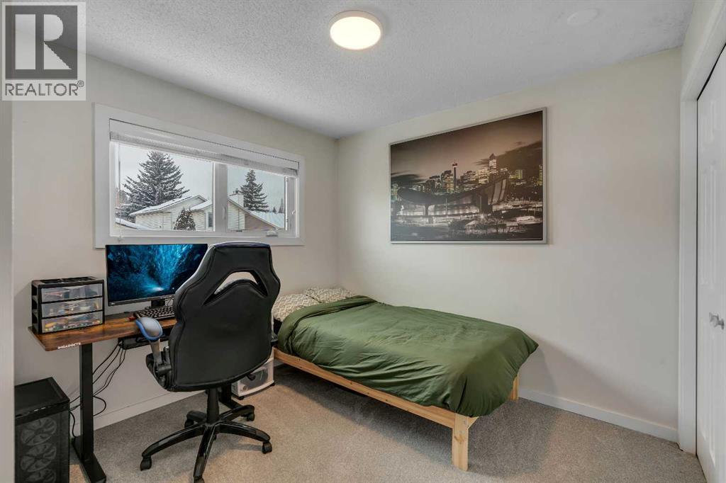 Single Family House 3 Level for Sale in  Deersaxon Road SE Deer Run Calgary 