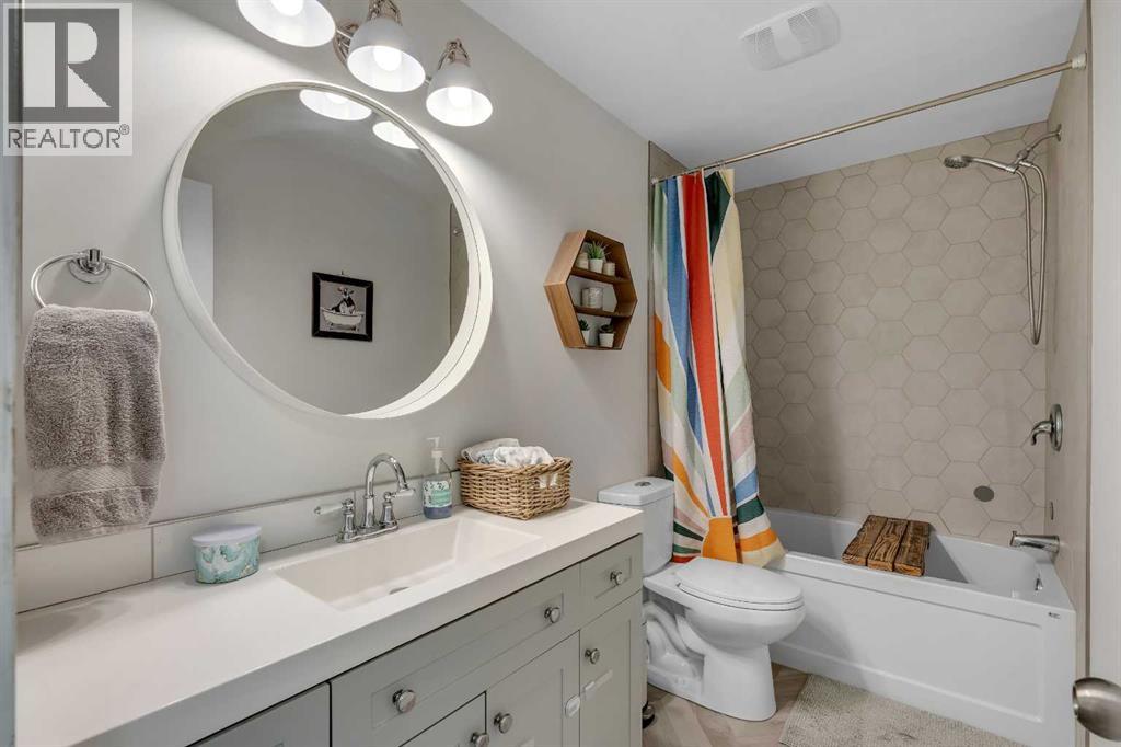 Single Family House 3 Level for Sale in  Deersaxon Road SE Deer Run Calgary 