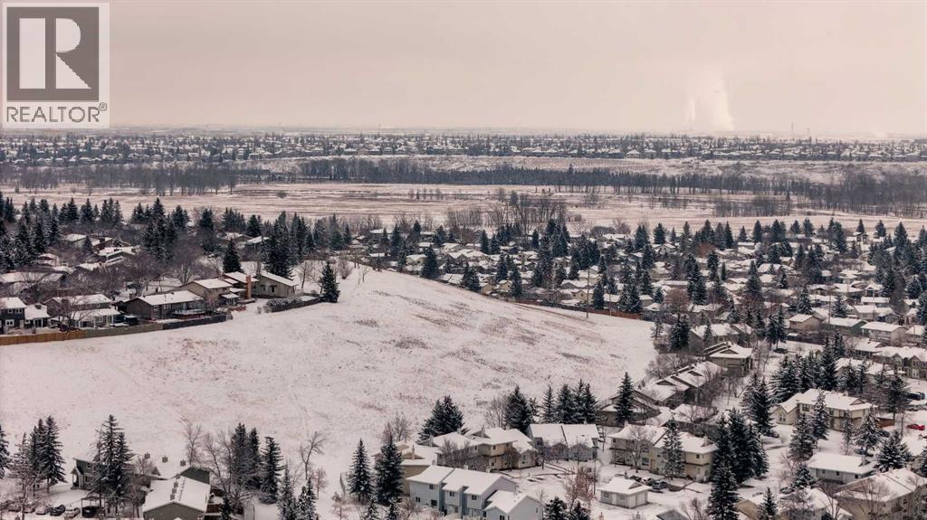 Single Family House 3 Level for Sale in  Deersaxon Road SE Deer Run Calgary 