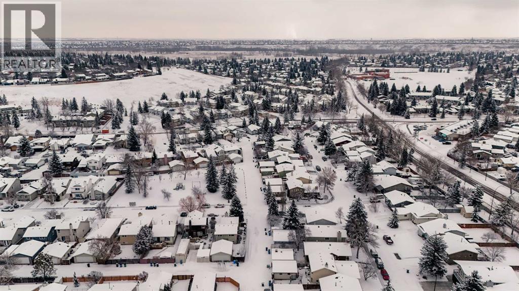 Single Family House 3 Level for Sale in  Deersaxon Road SE Deer Run Calgary 