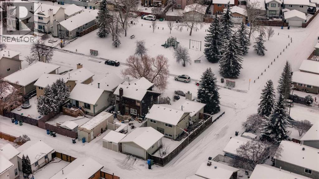 Single Family House 3 Level for Sale in  Deersaxon Road SE Deer Run Calgary 