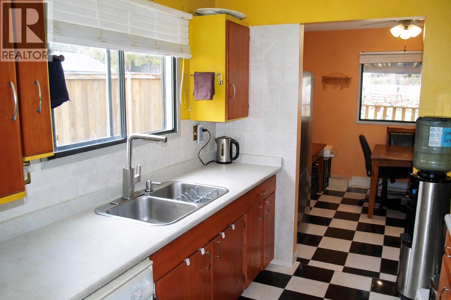 1876 Large Avenue, Kelowna